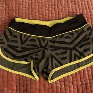 Lululemon Core short Sz 4